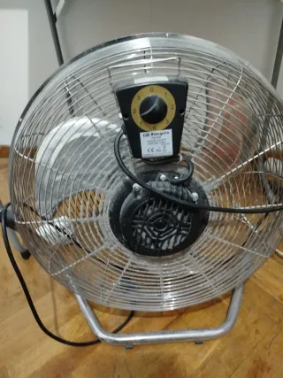 Ventilador de pie cromado