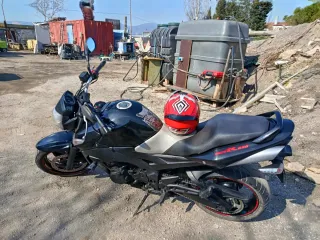 Suzuki Naked Negra gsr 600