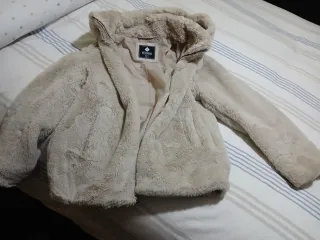 Abrigo corto piel sintética color crema Talla L