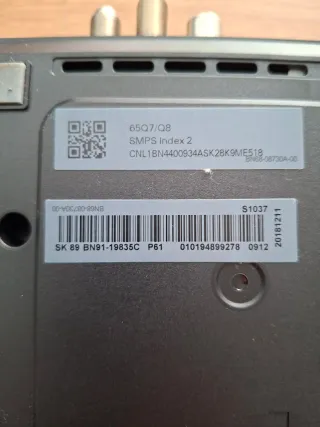 TV Samsung 65 QE65Q7 con golpe