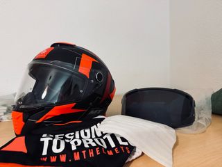 Casco MT Helment Talla M Negro/Naranja fluor