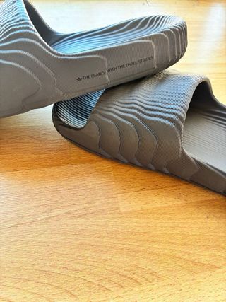 Chanclas Adidas adilette 22 hombre talla 44