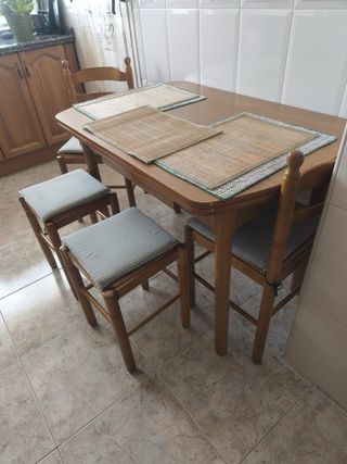 Conjunto mesa, 2 sillas y 2 banquetas