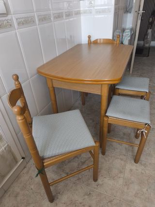 Conjunto mesa, 2 sillas y 2 banquetas