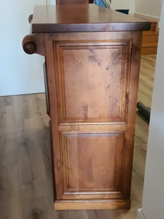 Barra de madera con 2 taburetes