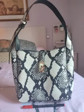 Bolso Parfois estampado piel serpiente