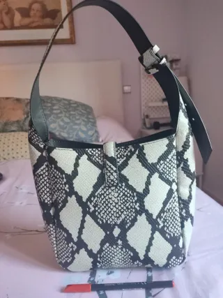 Bolso Parfois estampado piel serpiente