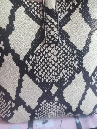 Bolso Parfois estampado piel serpiente