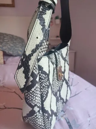 Bolso Parfois estampado piel serpiente