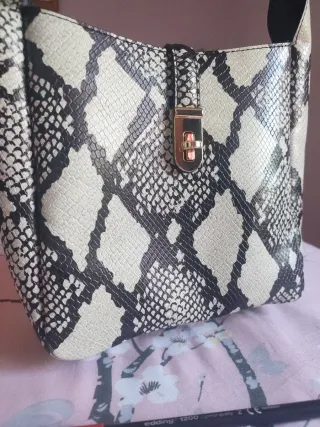 Bolso Parfois estampado piel serpiente