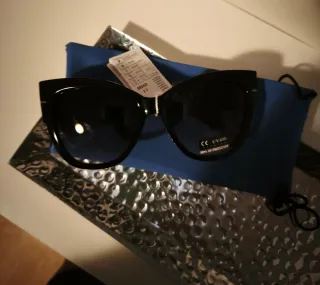 Occhiali da sole da donna neri