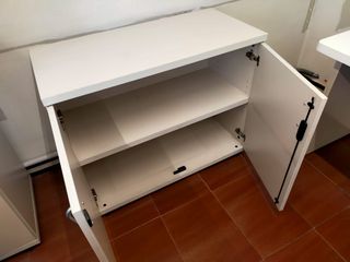 Armario de oficina blanco con cerradura