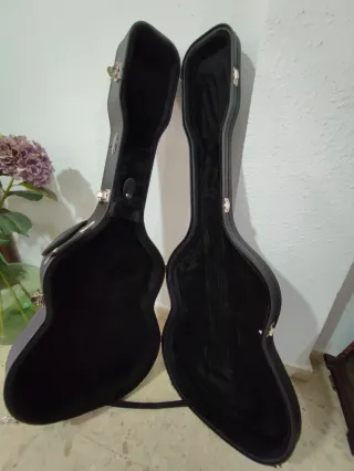 Funda Rígida Guitarra CNB Negra precio negociable.