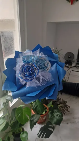 Flores artificiales azules