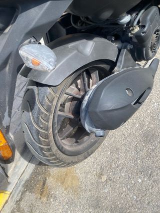 Aprilia SR Motard 125 Scooter Automática