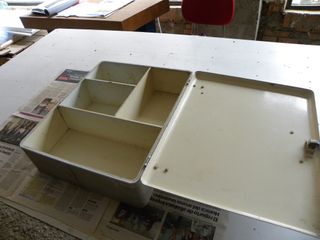 Armadio per pronto soccorso a parete in metallo bianco