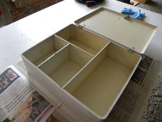 Armadio per pronto soccorso a parete in metallo bianco