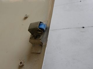 Armadio per pronto soccorso a parete in metallo bianco