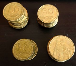 Monete da 1 grivna e 50 Kopiyok dell'Ucraina