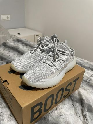 Yeezy Boost 350 V2 Blancas – Talla 42 –