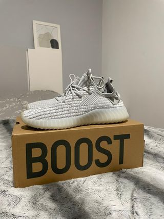 Yeezy Boost 350 V2 Blancas – Talla 42 –