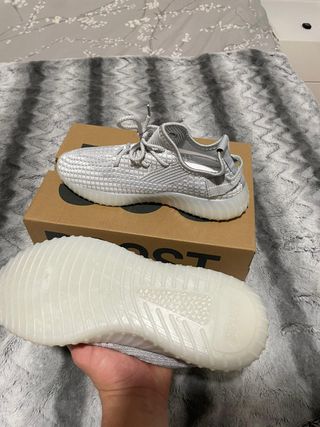 Yeezy Boost 350 V2 Blancas – Talla 42 –