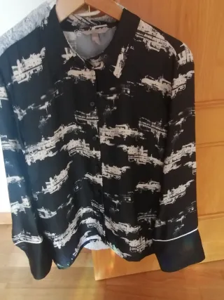 Camisa estampada blanco y negro