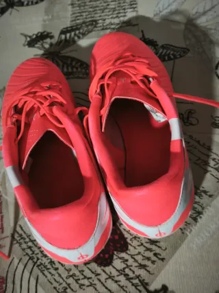 Zapatillas de fútbol Nike  pone 38 da para un 36