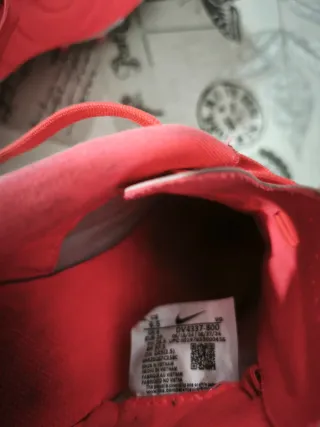 Zapatillas de fútbol Nike  pone 38 da para un 36