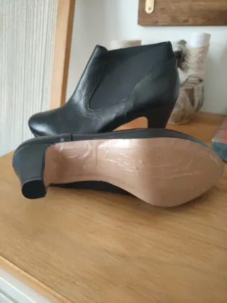 Botines de piel negros