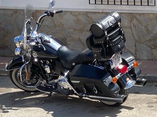 Harley Davidson Road King Negra