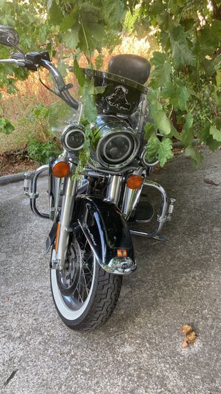 Harley Davidson Road King Negra