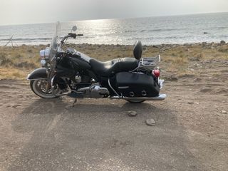 Harley Davidson Road King Negra