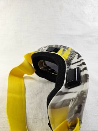 Gafas de esquí con correa amarilla