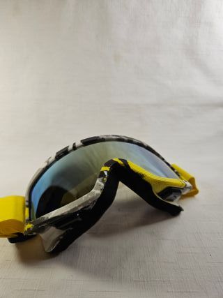 Gafas de esquí con correa amarilla