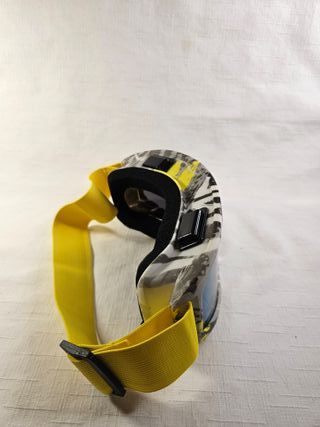 Gafas de esquí con correa amarilla