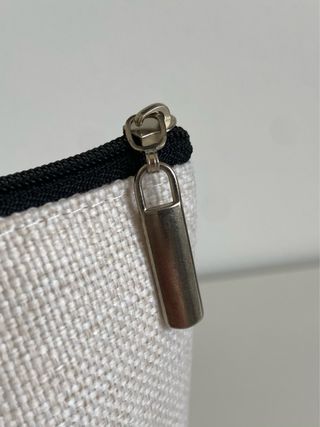 Pochette tessuto scritta Love is Patient nuova