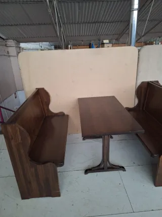 2 Mesas y 4 Bancos de Madera