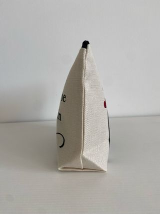 Pochette in tessuto con scritta Love