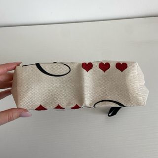 Pochette in tessuto con scritta Love