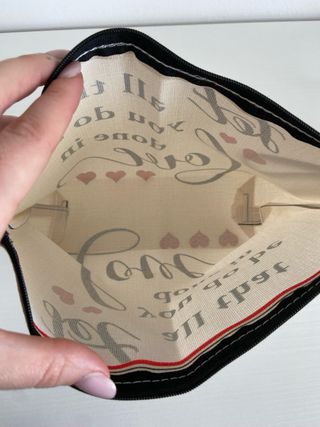 Pochette in tessuto con scritta Love