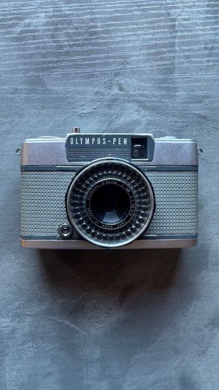 Fotocamera analogica Olympus PEN EES2