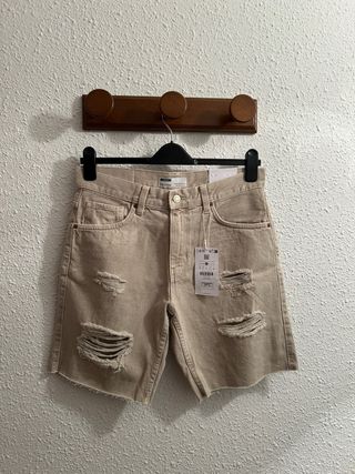 *NUEVOVaquero corto beis talla 40 Bershka