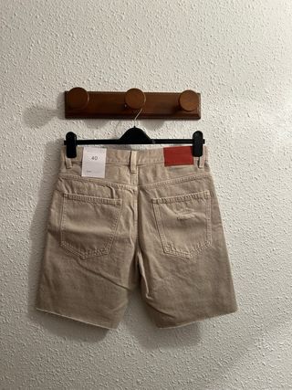 *NUEVOVaquero corto beis talla 40 Bershka