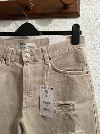 *NUEVOVaquero corto beis talla 40 Bershka