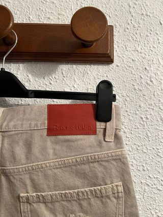 *NUEVOVaquero corto beis talla 40 Bershka