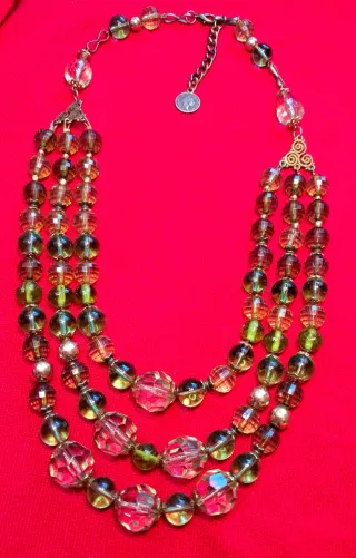 Collar de cuentas de cristal dorado y verde