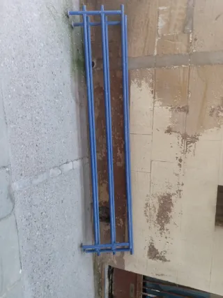 Barandillas de hierro azul mide 3.10 por70 cm