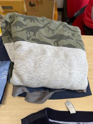 Lotto abbigliamento bambino 6-8 anni