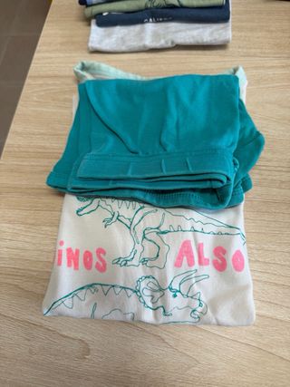 Lotto abbigliamento bambino 6-8 anni